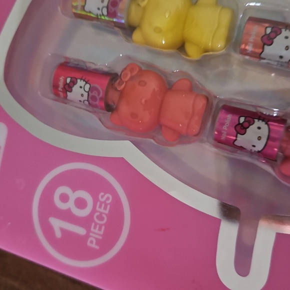 Hello Kitty Nail Polish Set - 18 Colors - Picture 3 of 3